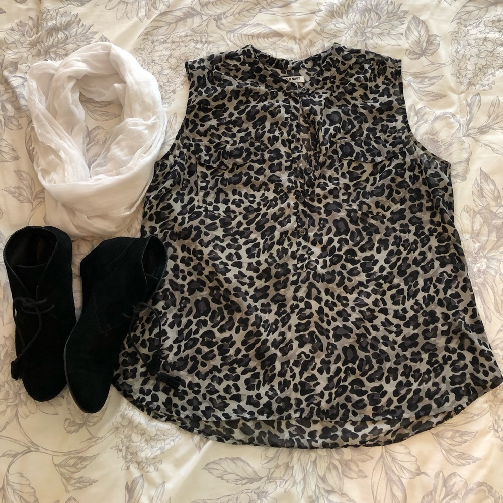 Leopard print short sleeve top